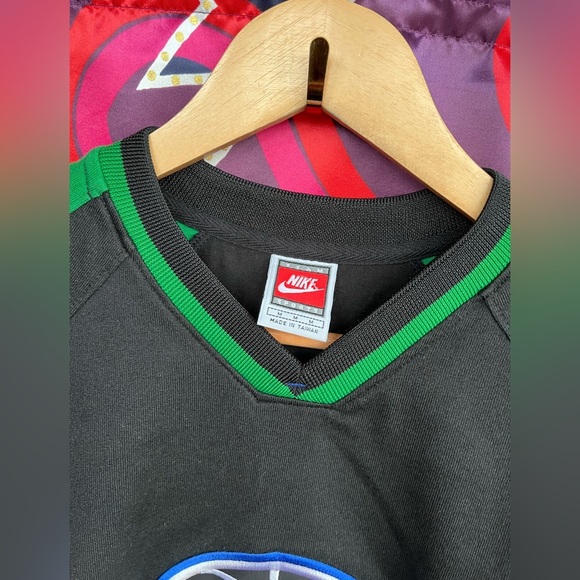 Rare Vintage Nike Basketball T-Shirt Jersey Black Green Embroidered Red Tag Team - Picture 2 of 11